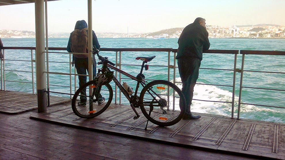 You can easily take your bike with you on city ferries