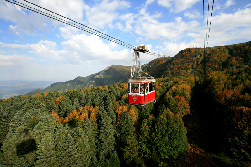 Teleferik in Fall (by Ahmet Baris Isitan (Own work) via Wikimedia Commons CC BY-SA 3.0