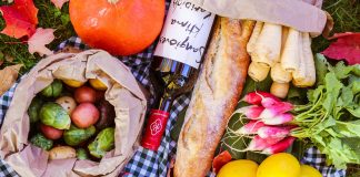 A Potluck Style Picnic by Yabangee @ Maçka Park